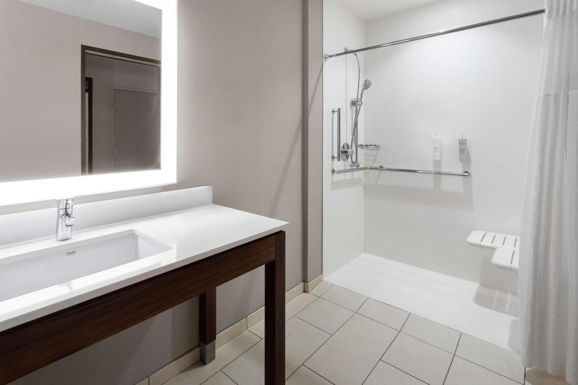 Hampton Inn By Hilton Nashville Airport Century Place Buitenkant foto
