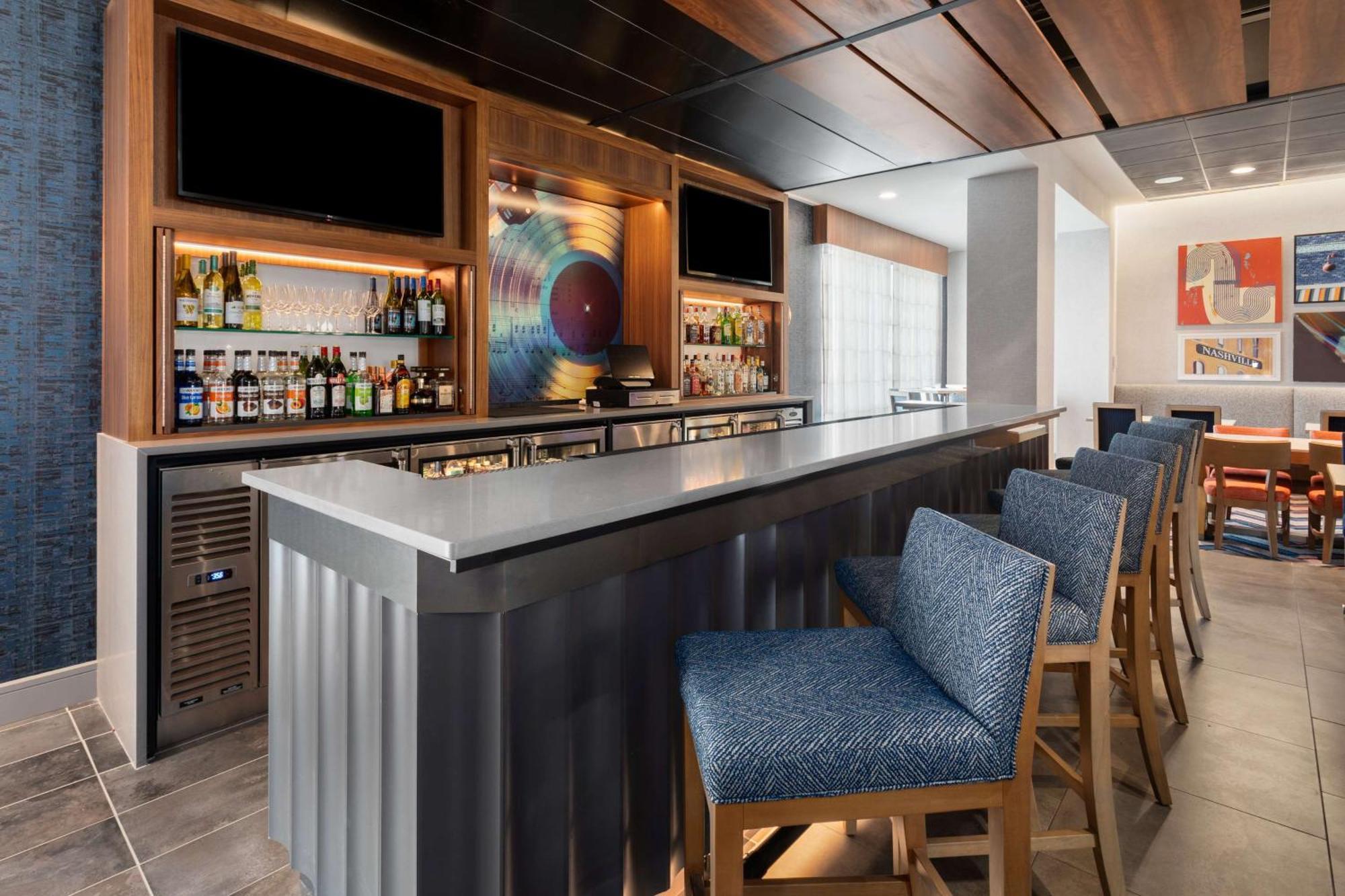 Hampton Inn By Hilton Nashville Airport Century Place Buitenkant foto