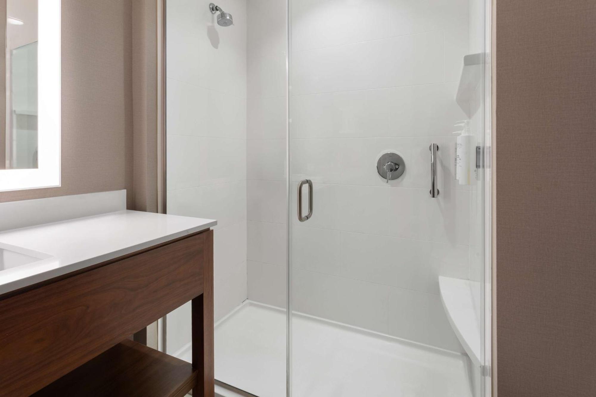 Hampton Inn By Hilton Nashville Airport Century Place Buitenkant foto