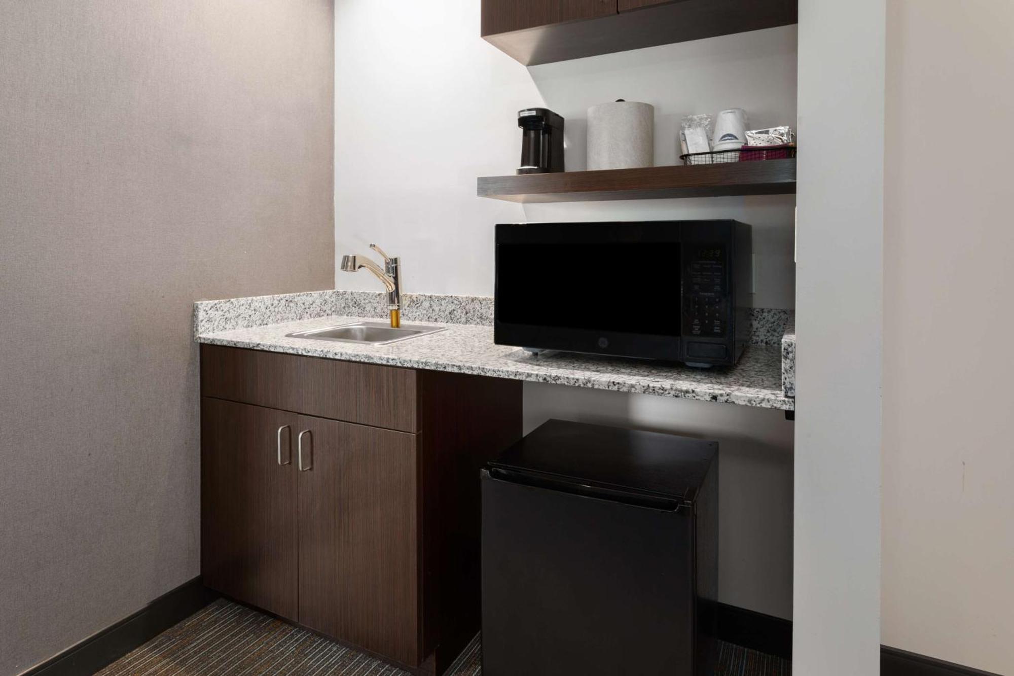 Hampton Inn By Hilton Nashville Airport Century Place Buitenkant foto