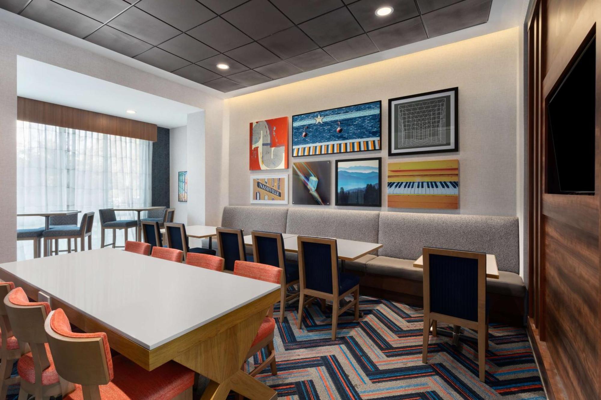 Hampton Inn By Hilton Nashville Airport Century Place Buitenkant foto