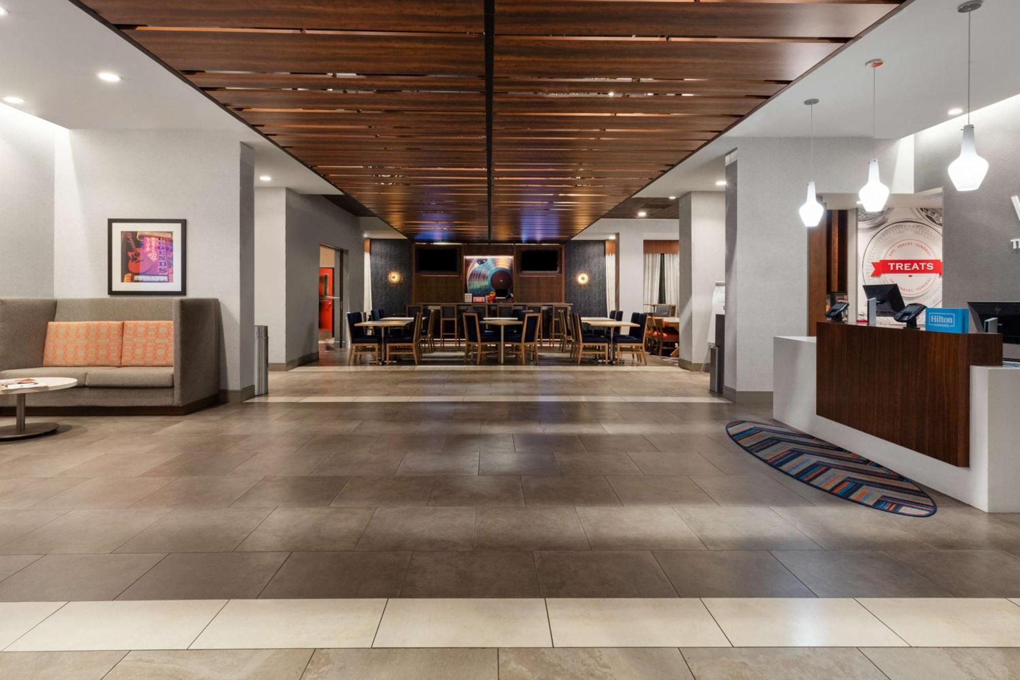 Hampton Inn By Hilton Nashville Airport Century Place Buitenkant foto