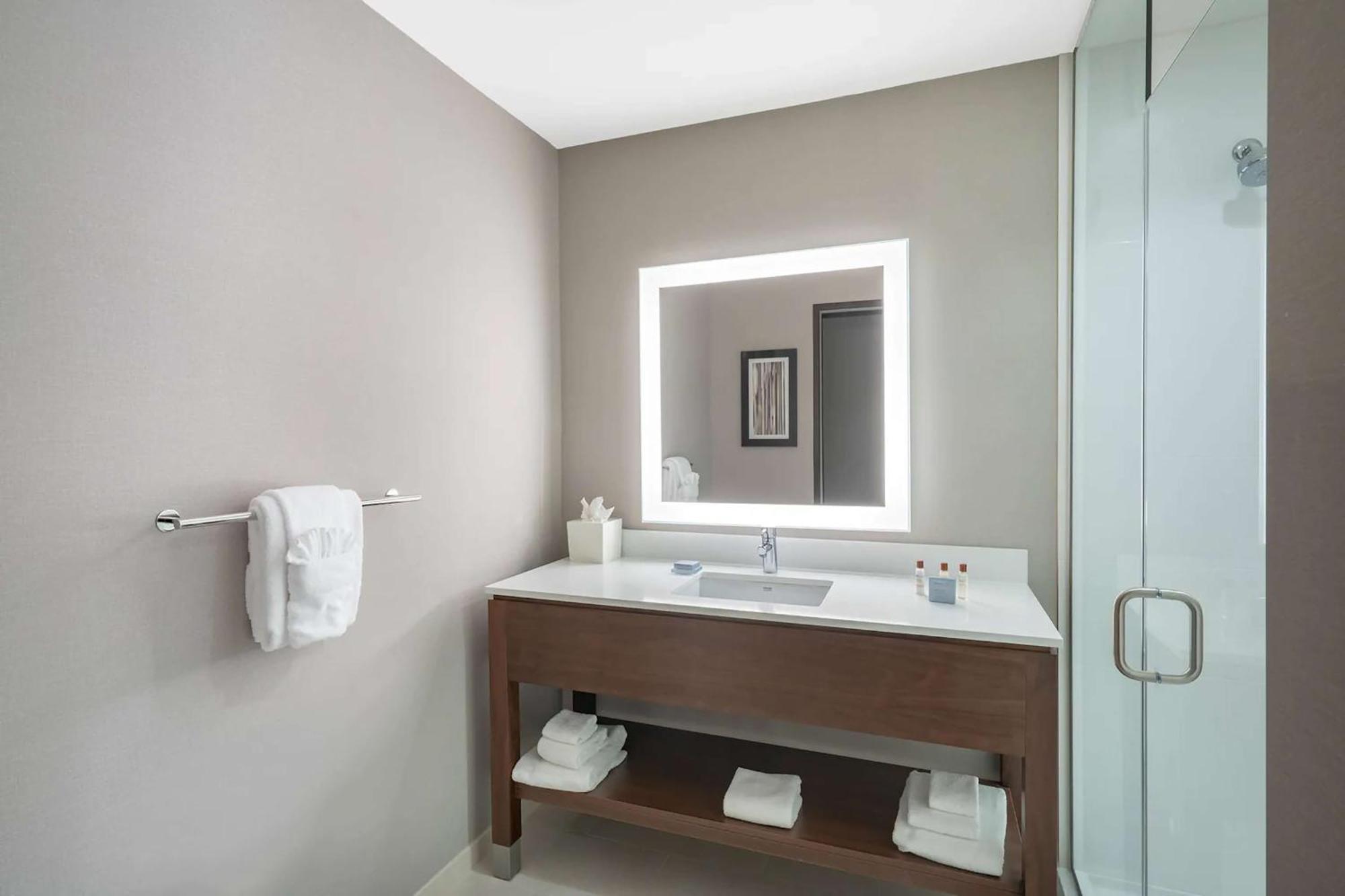 Hampton Inn By Hilton Nashville Airport Century Place Buitenkant foto