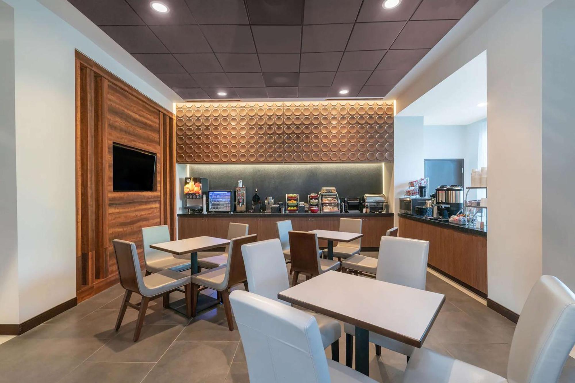 Hampton Inn By Hilton Nashville Airport Century Place Buitenkant foto